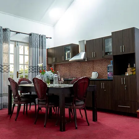 Hillcroft Homestay *