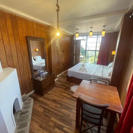 Redwood Bed & Breakfast