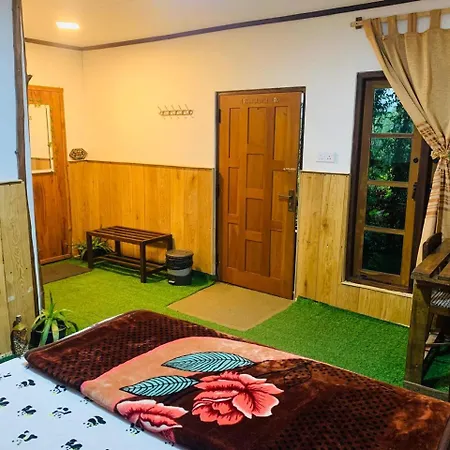 20/20 Wood Homestay Nuwara Eliya