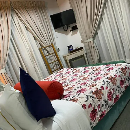 The Edgware 3*