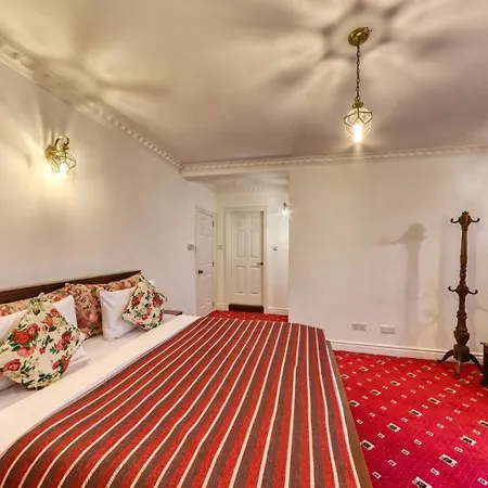 Hotel Stratford - *