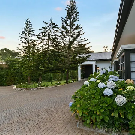 Chimneys Hotel