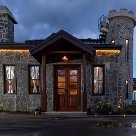 Mahaeliya Rock Castle - Luxury Villa Nuwara Eliya