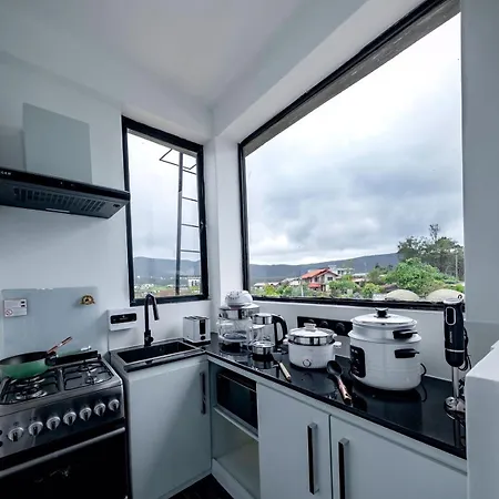 Villa Mahaeliya Rock Castle - Luxury *