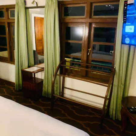 Tea Bush Hotel 3*