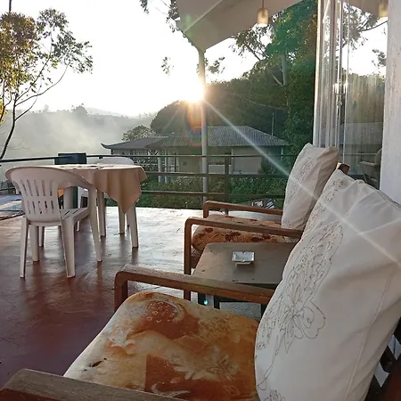 Woods Hut Homestay Nuwara Eliya