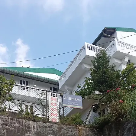 Guest house Methmi Rest *