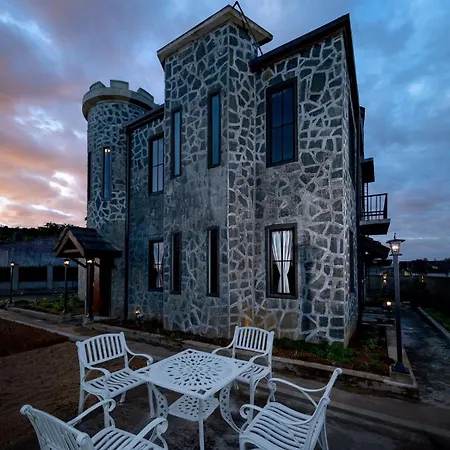 Villa Mahaeliya Rock Castle Nuwara Eliya