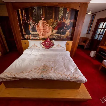 Villa Mahaeliya Rock Castle *
