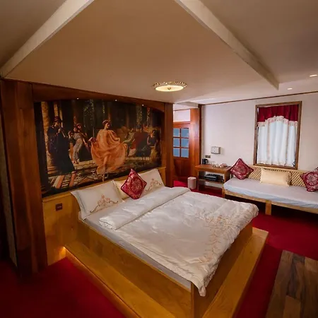 Villa Mahaeliya Rock Castle