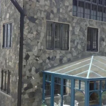 Daffodils Hotel