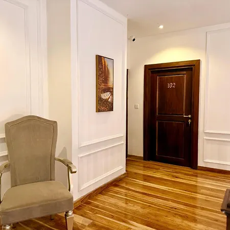 Nicholas Guest house *