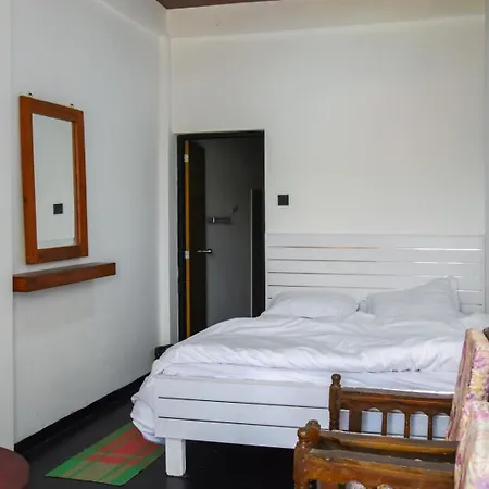 Shiny Cot Hotel *