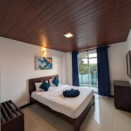 The Lakeside Apartment *