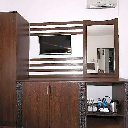 Jojos Hotel 4*