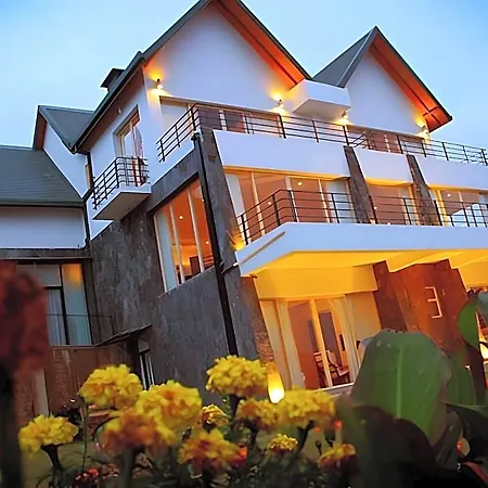 Villa Serenus Boutique *