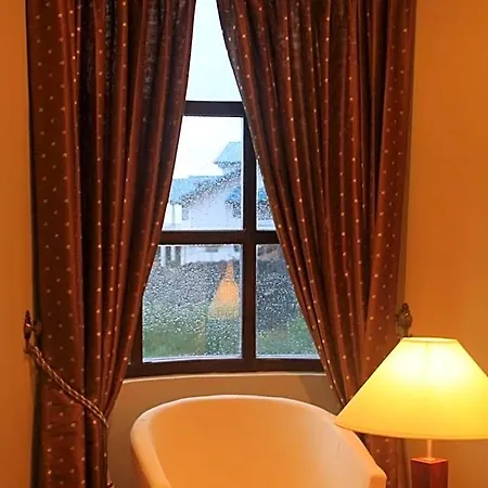 Hotel De Roshe 3*