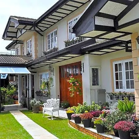 Cocoon Hills 4*