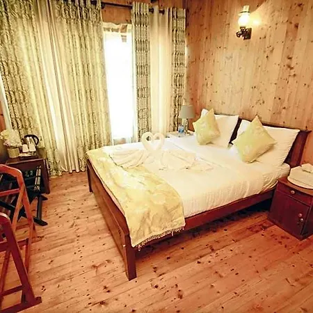 Sarah Hotel 3*