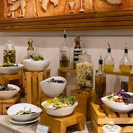 Hotel Araliya 5*