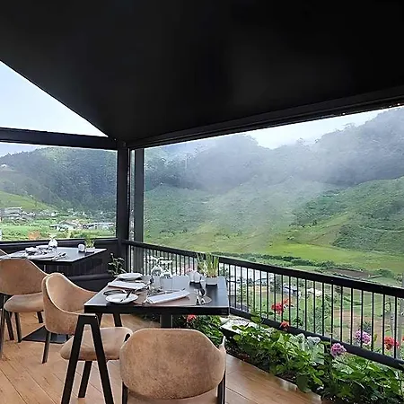 Hotel The Golden Ridge