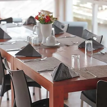Shannon Rise Hotel 4*