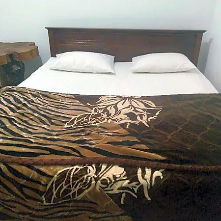 Thalagala Oya & Restaurant Hotel