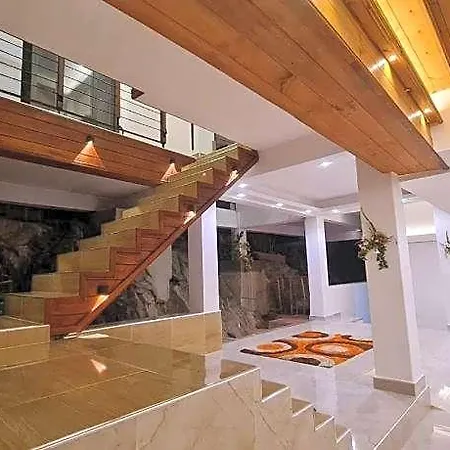 Rich 4* Nuwara Eliya