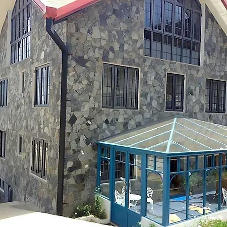 Daffodils Hotel