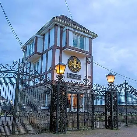 Pedro Barn 4*