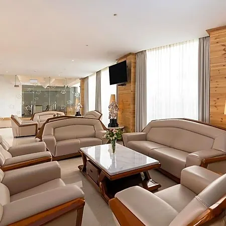 Araliya Red -