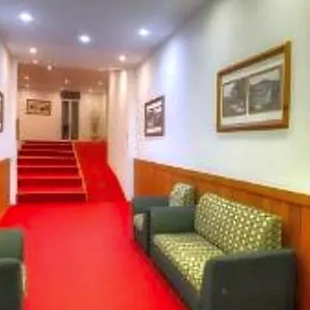 The Queensburry 4*