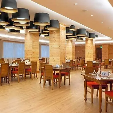 Hotel Araliya Red - 4*