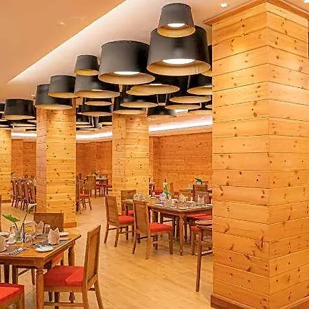 Hotel Araliya Red - 4*