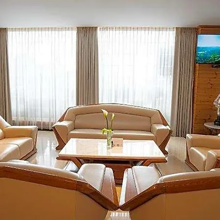 Araliya Red - 4*