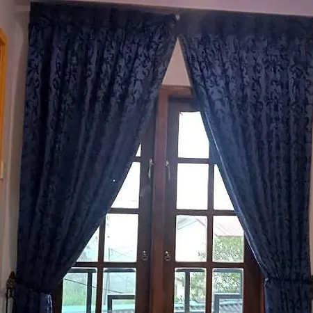 Bed & Breakfast The Train View