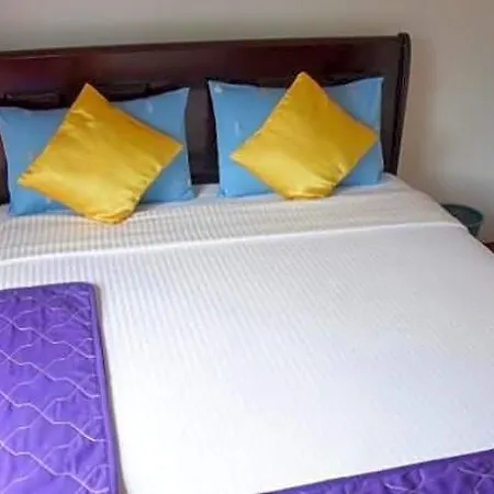 The Train View Bed & Breakfast Nuwara Eliya