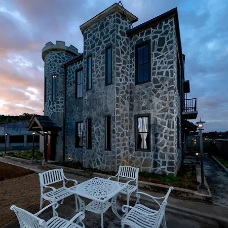 Mahaeliya Rock Castle - Luxury Nuwara Eliya