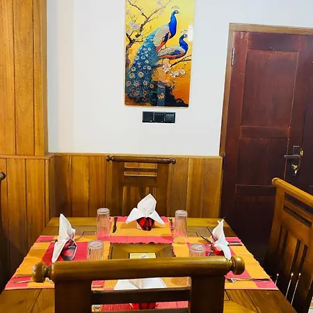 Amandhi Aura Villa Nuwara Eliya