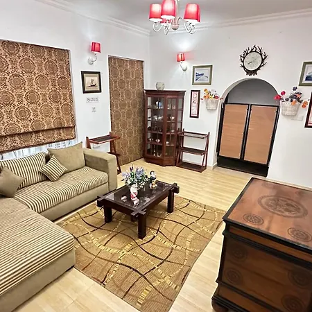 Lunka Hotel *