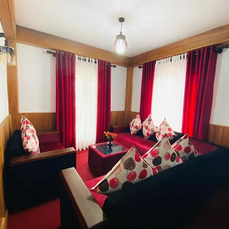 Amandhi Aura Villa *