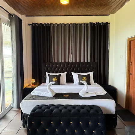 Bed & Breakfast Eden Heaven *
