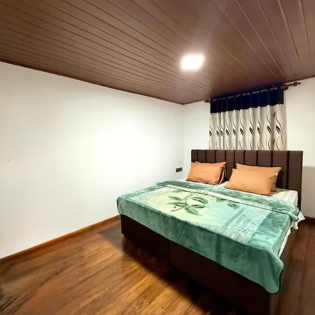 Leopard's & Hostel