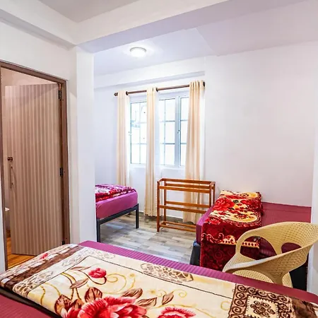 Grand Mellow Budget Bed & Breakfast Nuwara Eliya