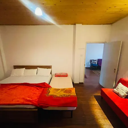Homestay Little House *