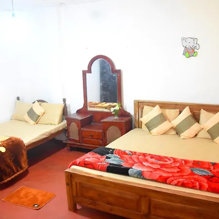 Kvs Garnd * Nuwara Eliya