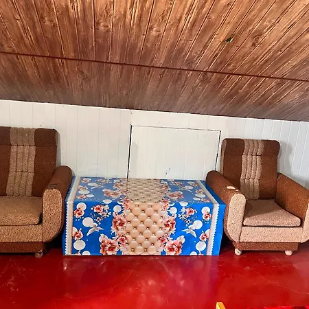 Regal Montara Hostel *