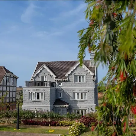 Villa M8 Little England