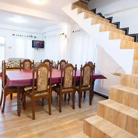 Grand Mellow Budget Bed & Breakfast