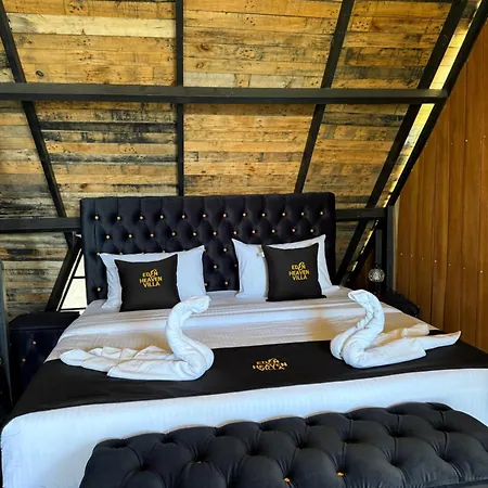 Eden Heaven Bed & Breakfast *